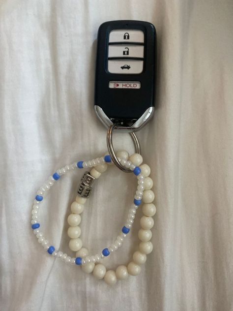 Car Keys Vision Board, Car Keys Wristlet, Keys Aesthetic Car, Girly Car Keys, Minimalist Car Decor, First Car Decor, New Car Aesthetic Keys, Cute Keys For Car, Car Aesthetic Accessories