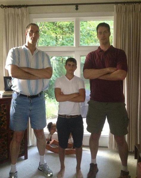 They are the world tallest twin,  7'-7" Mike & Jim Lanier Tall Athletic Guys, Tall Girl And Short Guy, Short Vs Tall People Funny, Tall Person Meme, Tall Guys Meme Funny, Short Couples, Nephilim Giants, Twins Posing, Giant People