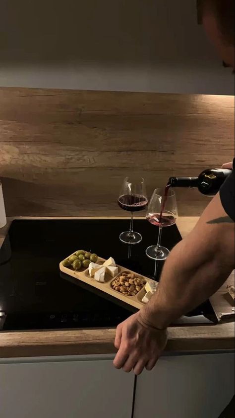 Vision Board Men Ideas, Night Out Story Instagram, Fake Date Story, Wine Date Aesthetic, Date Vision Board, Wine Aesthetic Night, Date Night Instagram Story, Date Aesthetic Night, Wine Instagram Story