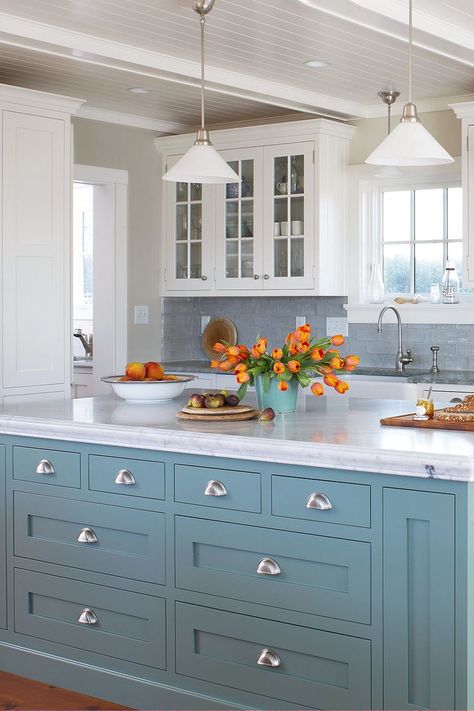 Kitchen Cabinets Color Combination, Kitchen Colour Combination, Kitchen Cabinet Color Ideas, Kitchen Design Color, Blue Kitchen Cabinets, Kitchen Colour Schemes, Blue Cabinets, Remodel Kitchen, Kitchen Cabinet Colors