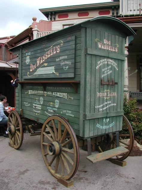 Antique Wagon, Old Western Towns, Horse Drawn Wagon, Wagon Cart, Old Wagons, Wooden Wagon, Chuck Wagon, Paris Trip, Covered Wagon