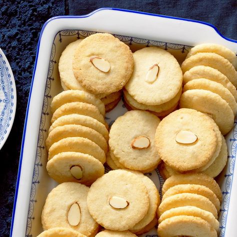 Almond Ginger Cookies Unique Christmas Cookies, Ginger Cookie Recipes, Oatmeal Chocolate Chip, Oatmeal Chocolate, Sprinkle Cookies, Buttery Cookies, Spice Cookies, Ginger Cookies, Vintage Cookies