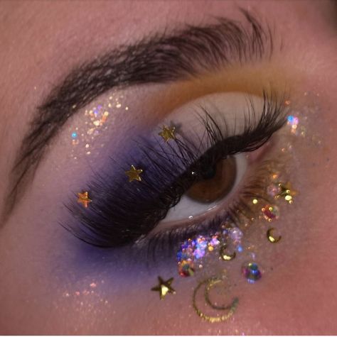 Art Eyeshadow Looks, Space Aesthetic Makeup, Celestial Eye Makeup, Starry Makeup Look, Space Themed Makeup, Celestial Makeup Looks, Sun And Moon Makeup, Spacecore Fashion, Starry Night Makeup