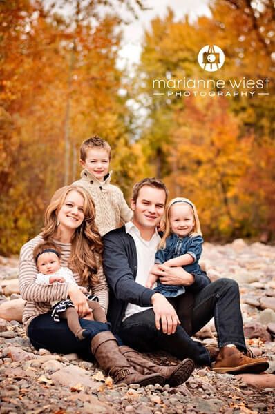 Family Photo Idea by Marianne Wiest Photography - Shutterfly.com Unique Family Photos, Fall Family Portraits, Fun Family Photos, Family Photo Ideas, Fall Family Photo Outfits, Family Portrait Poses, Family Picture Poses, Photography Poses Family, Fall Family Pictures