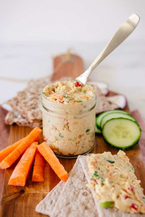 A healthy chickpea and smoked tofu spread that's delicious, cheap and easy-to-make. To make the best sandwiches for your lunches! Tofu Spread, Smoked Tofu, Vegan Dip, Vegan Sauces, Vegan Appetizers, Tofu Recipes, Vegan Condiments, Vegan Foods, Food Processor