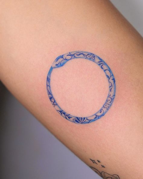 ouroboros tattoo • Instagram Astrology Wheel Tattoo, Blue Ornamental Tattoo, Ouroboros Tattoo Knee, Ourbourous Tattoo Design, Orabouras Tattoo, Oroborous Art, Fibanocci Sequence Tattoos, Oroborous Snake Tattoo, As Within So Without Tattoo