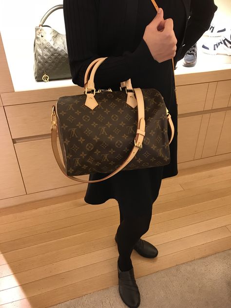 Speedy 30 Outfit, Louis Vuitton Speedy Outfit, 2007 Aesthetic, Louis Vuttion, Lv Speedy, Super Rich Kids, Louis Vuitton Speedy 30, Speedy 30, Day Bag