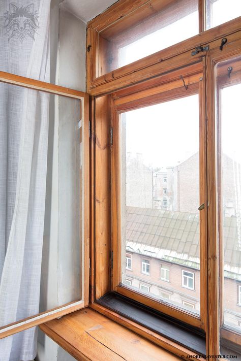 Diy Wooden Window Frame, Restore Old Windows, Paint Wooden Window Frames, Wood Inside Window Frame, Old Wooden Windows, Old Wood Windows, Window Restoration, Wood Window Frame, Wooden Window Frames