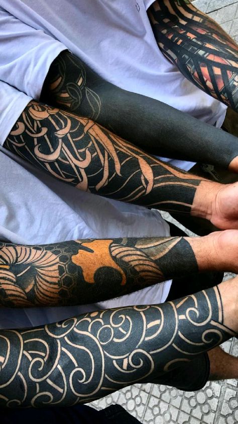 Black People Tattoo Ideas, Sleeve Cover Up Tattoo, Japanese Blackwork Tattoo, Negative Tattoo, Tattoo Ideas Black, Black People Tattoos, Noir Tattoo, People Tattoos, Black Sleeve Tattoo