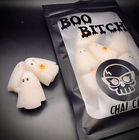 Wax Melt Ideas, Halloween Wax Melts, Wax Melt Warmer, Spooky Halloween Decorations, Cute Candles, Halloween Candles, Spooky Decor, Fragrance Wax, Soy Wax Melts