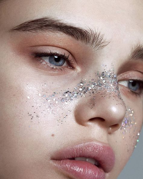 BLESSED! 💎 Introducing FROZEN SPARKLE freckles with this Beauty DRAMA for @glamouriceland ❄ Photographed by @lidiaestepa ❄ Postproduction by @nuriasegura_ Silver Glitter Makeup, Editorial Make-up, Festival Make Up, Glitter Makeup Looks, Silver Makeup, Make Up Inspiration, Mermaid Makeup, Body Glitter, Festival Makeup