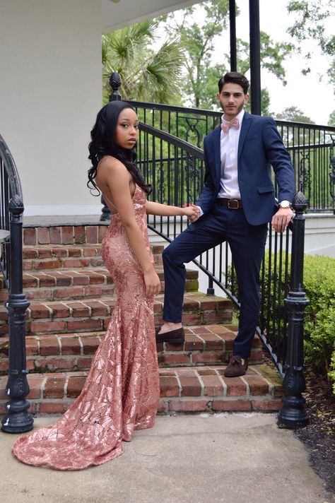 Color Rose Gold Prom Couple, Pink Prom Couple, Prom Dresses Slay, Prom Couples Outfits, Prom Essentials, Homecoming Outfits For Guys, Prom Outfits For Guys, Classy Prom, Prom Goals