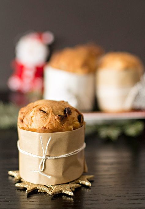 Mini Christmas Desserts, Mini Panettone, Traditional Christmas Desserts, Italian Desserts Easy, Panettone Recipe, Desserts Around The World, Delicious Christmas Desserts, Italian Recipes Dessert, Christmas Bread