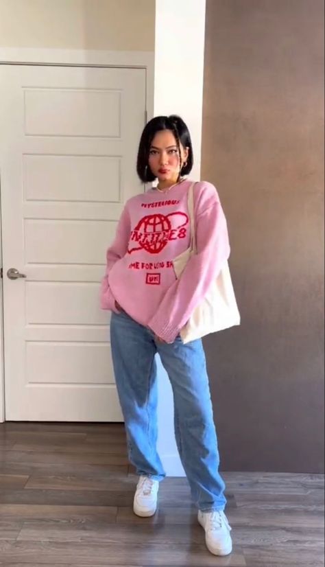 Pink Crop Sweatshirt Outfit, Pink Hoodie Sweater For Streetwear, Pink Sweater For Winter Streetwear, Cute Pink Sweater For Streetwear, Stretch Pink Sweatshirt For Streetwear, Cottage Outfits, Pink Hoodie Outfit, Fashion Eras, Tiktok Content