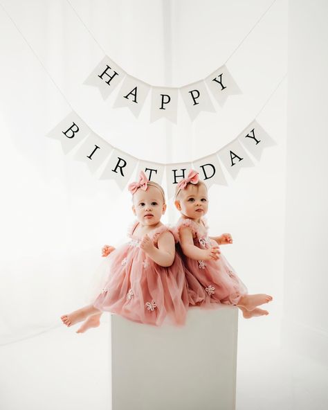 First Birthday Twins Photoshoot, First Birthday Twins, First Birthday Shoot, Twins Photoshoot, Twins First Birthday, Birthday Twins, Twin Girl, First Birthday Pictures, 1st Birthday Photos