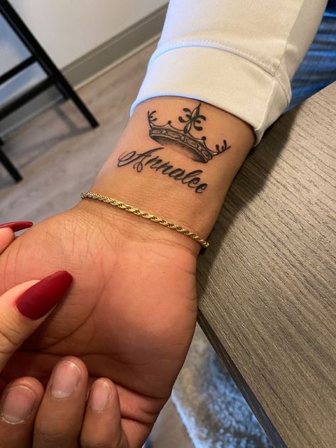 Divine Tattoo, Name Tattoo On Hand, Energy Tattoo, Font Tato, 42 Tattoo, Name Tattoos On Wrist, Baby Name Tattoos, Feminine Divine, Cute Hand Tattoos