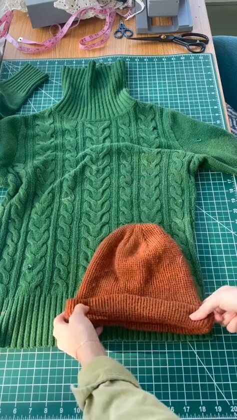 Today, I'll show you how to use an old sweater to DIY a new beanie. Let's get started on this upcycling adventure! Beanie From Sweater, Upcycled Cashmere Sweater Ideas, Sweater Hats Upcycled, How To Sew A Beanie, Old Sweaters Repurposed, Sweater Upcycle Diy, Diy Sweater Refashion, How To Make A Beanie, Old Sweater Diy