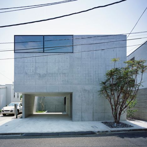 Apollo Architects' concrete Grigio house creates spaces for cars Architecture Composition, Apollo Architects, Concrete Homes, Minimalist Exterior, Tokyo House, House Tokyo, Japanese Houses, Block House, Industrial Age