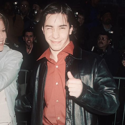 Justin Long Waiting, Justin Long Cute, Justin Long 2000s, Justin Long Aesthetic, Derry Jenner, Justin Long 90s, Goosebumps 2023, Darry Jenner, Justin Long