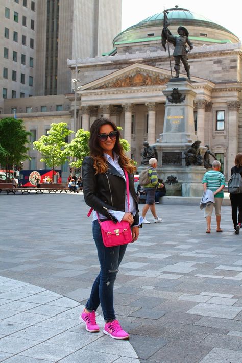 Hot Pink Converse Outfit, Pink Snickers, Pink Trainers Outfit, Outfit Fucsia, Canvas Shoes Outfit, Pink Converse Outfit, Flower Dresses Casual, Pink Sneakers Outfit, Outfit Tenis