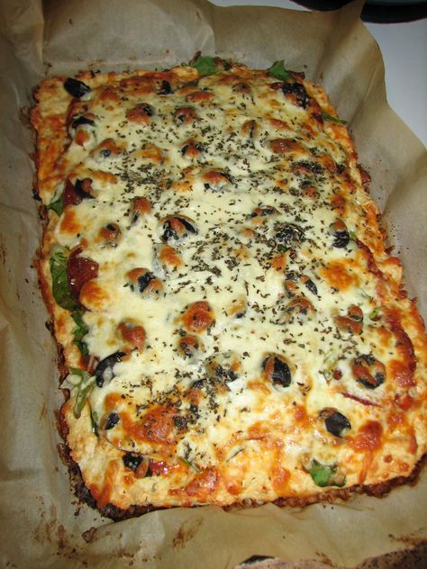 Chicken Pizza Crust #justeatrealfood #notcrocker Chicken Pizza Crust, Low Carb Spaghetti, Chicken Crust, Low Carb Pizza Recipes, Keto Chili, Chicken Crust Pizza, Chili Dog, Crust Pizza, Low Carb Pizza