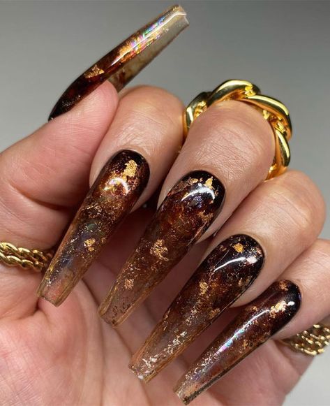 5. Smokey Quartz Nails with Gold Foil Have you noticed the leaves are changing, so are our manicures — For those who loves deep... Quartz Nails, Brown Acrylic Nails, Gold Nail Designs, Quartz Nail, Her Nails, Work Nails, Jelly Nails, Short Acrylic Nails Designs, Foil Nails