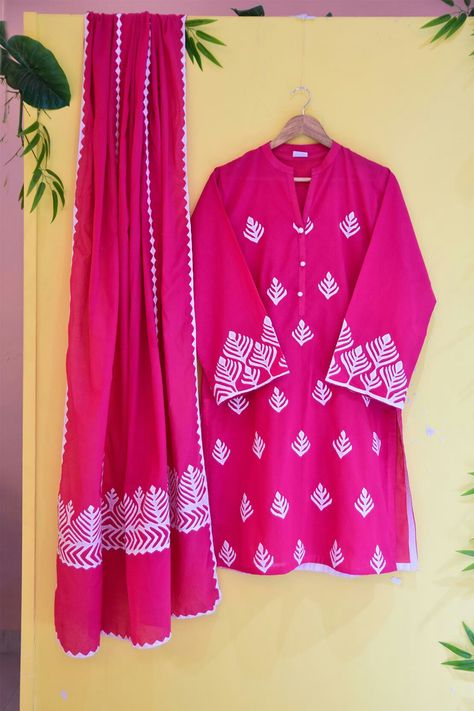 Aplique Work Kurtis, Sindhi Tuk Design Dress, Aplic Work Design Kurti Simple, Aplic Work Design Kurti, Aplic Work Design, Ralli Work, Sindhi Dress, Aplic Work, Dress Designs For Girls