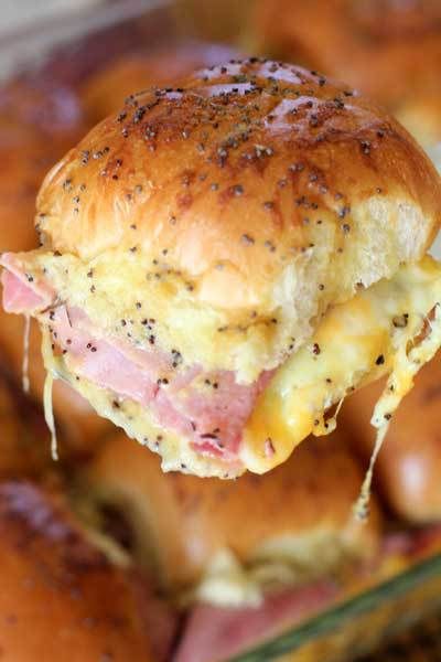 20 Make-Ahead Christmas Breakfasts Made for a Relaxing Morning Prep Ahead Breakfast Casserole, Breakfast Ideas For A Group, Make Ahead Breakfast Sandwiches, Breakfast Sliders, Fast Easy Dinner, Casserole Breakfast, Breakfast Slider, Make Ahead Breakfast Sandwich, Recipes Brunch