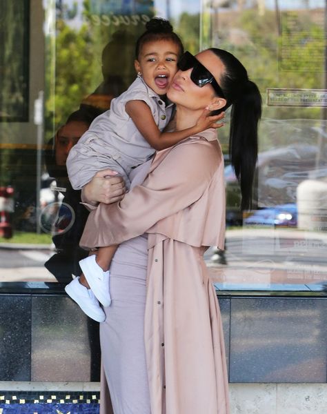 Kim Kardashian Shows Off Her Growing Baby Bump on a Movie Date With North North West Kardashian, Kim Kardashian And North, Kim And North, Estilo Kim Kardashian, Kardashian Kids, Jenner Sisters, Kim Kardashian Style, Wearing All Black, Keeping Up With The Kardashians