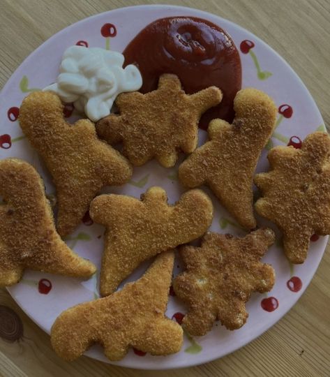 Dino Nuggets Aesthetic, Chicken Nuggets Aesthetic, Play Computer, Shuffle Board, Pancakes For Dinner, Food Therapy, Yummy Comfort Food, School Food, British Food