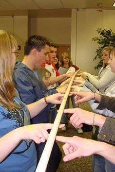 good group games: helium stick, human ladder, shark island, the couch game. from familyreunionhelper.com Large Group Games, Fun Team Building Activities, Youth Group Activities, Yw Activities, Youth Conference, Reunion Games, Team Building Games, Family Reunion Games, Youth Games