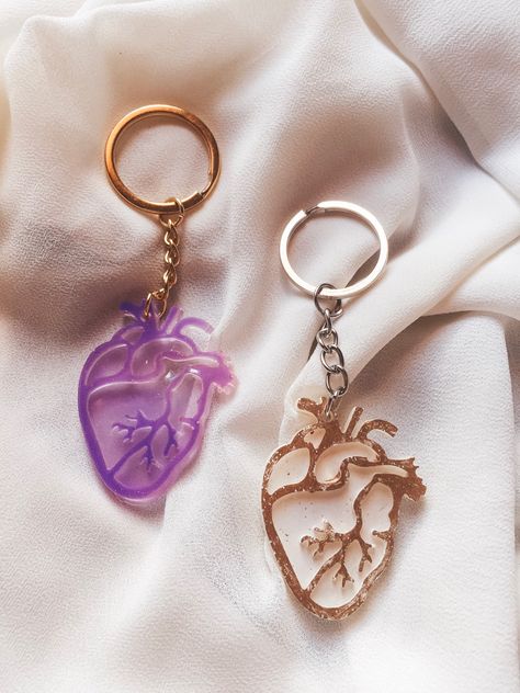 Nurse Crafts, Taylor Merch, Resin Keychain, Medical Art, Diy Resin Crafts, Miniature Crafts, Small Business Ideas, Resin Diy, Resin Crafts