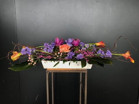 Horizontal Floral Arrangements, Horizontal Flower Arrangement, Sustainable Floristry, Flowers Horizontal, Geometry Project, Geometry Projects, Horizontal Design, Flower Arrangement Designs, Modern Flower Arrangements