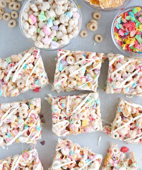 These Killer Cereal Bars are exactly that . . . KILLER! Made with four kinds of cereal (some of them my favs!), these bars are sure to put a smile on anyones face! Marshmallow Bars, Rice Recipes For Dinner, Krispy Treats, Cereal Treats, Rice Krispy, Cereal Bars, Fruit Loops, Dessert Dips, Fruity Pebbles