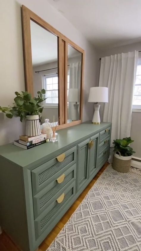 Vintage Dressers Makeover, Diy Bedroom Dresser Ideas, Diy Dresser Painting Ideas, Rounded Dresser Makeover, Furniture Flipping Ideas Dressers, Flip Dresser Diy, Dresser Remodel Ideas, Redo Dresser Diy, Dresser Remodel Diy