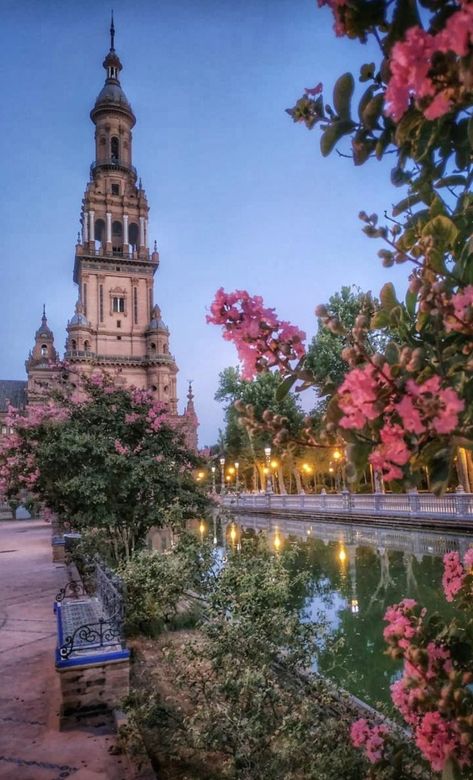 Spanish Asthetic Picture, Spanish Aesthetics, Spain Scenery, Spain Vibes, Spain Aesthetics, Cityscape Wallpaper, Spain Aesthetic, Building Aesthetic, Sevilla Spain