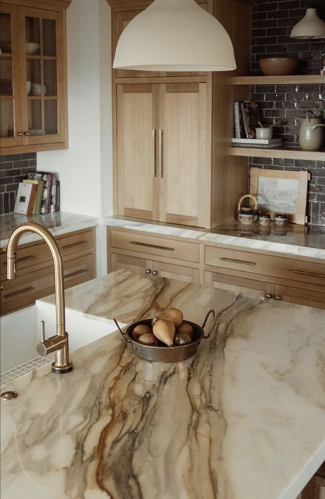 Natural Wood And Marble Kitchen, Natural Elegance Interior, Modern Meditteranean Kitchen, Kitchen Remodel Marble Countertops, Kitchen Reno Inspiration, White Counter With Black Veins, Styled Kitchen Countertop, Modern Design Aesthetic, Boho Chic House Decor