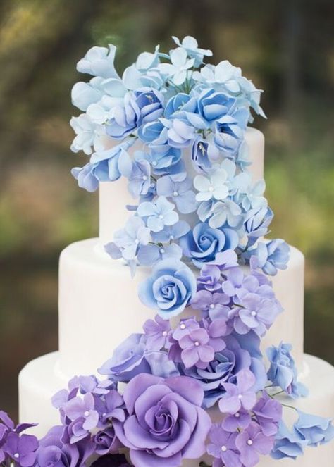 Light Blue And Lavender Centerpieces, Powder Blue And Lilac Wedding, Light Blue And Lavender Quinceanera Ideas, Light Blue Purple Wedding, Lavender And Light Blue Wedding Decor, Dusty Blue And Lilac Wedding Decorations, Lilac And Turquoise Wedding, Lilac And Periwinkle Wedding, Lilac And Navy Wedding Theme