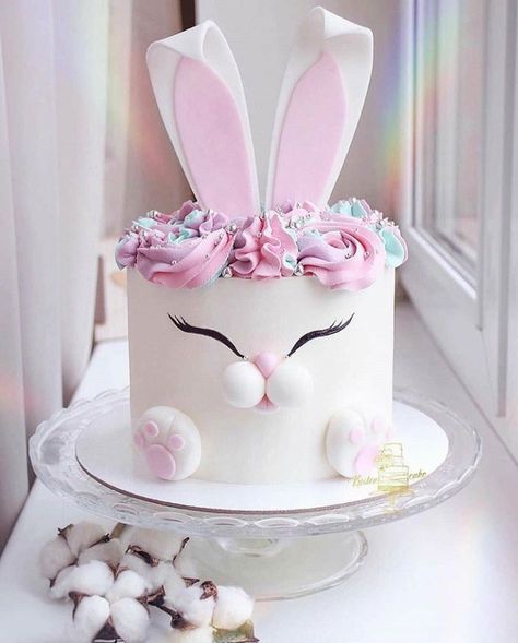 Art Party Cakes, Bunny Birthday Cake, Banana Pie, Easter Bunny Cake, Rabbit Cake, Kid Desserts, Animal Cakes, Bunny Birthday, Bunny Cake