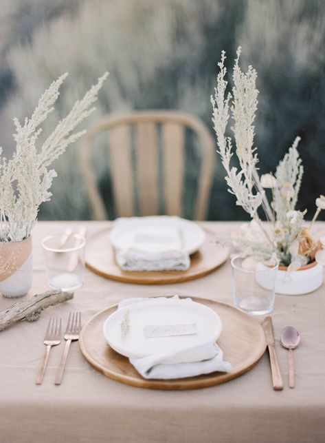 Organic & feminine desert bridal inspiration in a muted palette via Magnolia Rouge Minimalist Wedding Reception, Reception Table Settings, Muted Palette, Beige Wedding, Wedding Reception Tables, Los Angeles Wedding, Table Set Up, Wedding Table Decorations, Wedding Los Angeles