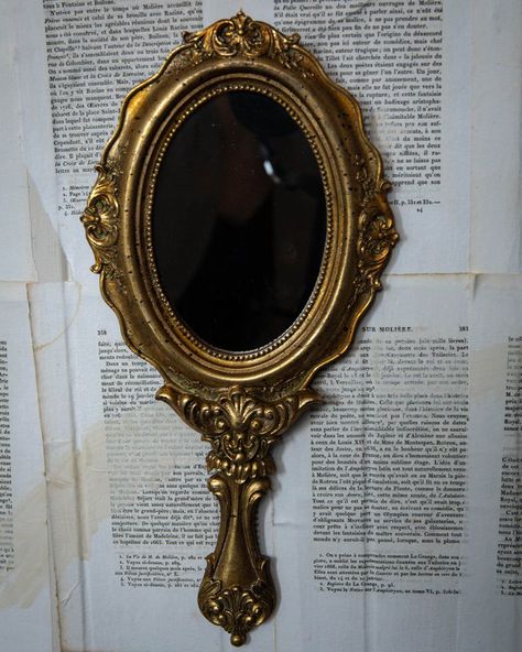 Victorian Mirror Wall, Moody Mirror, Old Hand Mirror, Vintage Mirror Aesthetic, Ornate Hand Mirror, Mirror Wall Ideas, Victorian Hand Mirror, Vintage Hand Held Mirror, Vintage Mirror Wall Decor