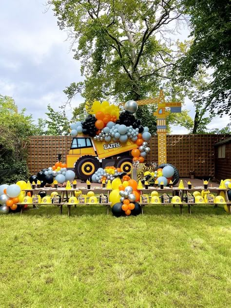 Construction Birthday Party Cakes, Construction Party Decorations, Truck Theme Birthday, Birthday Decoration Ideas, Construction Theme Birthday Party, Deco Ballon, Construction Theme Party, Boy Birthday Party Themes, Truck Birthday