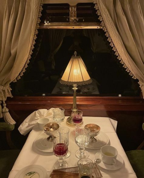 honeysuffer Belmond Train, Dinner On The Go, Venice Simplon, Simplon Orient Express, Spiritual Care, Romantic Dinner Recipes, Dinner Dates, Romantic Date Ideas, Orient Express