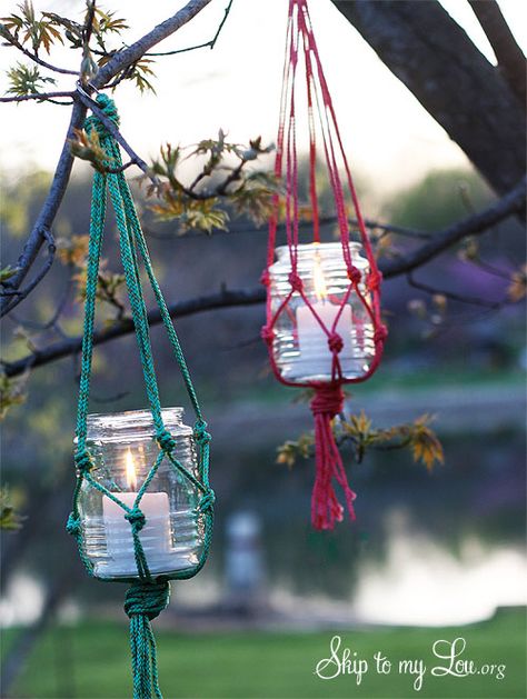 To make these hanging macrame candle holders, use neon cord to weave a macrame candle holder, the perfect fit for a Mason jar, that can light up your backyard into the night. Macrame Candle, Macrame Candle Holder, Mason Jar Holder, Crafts Love, Hantverk Diy, Mason Jar Candle Holders, Hanging Mason Jars, Jar Candle Holder, Mason Jar Gifts