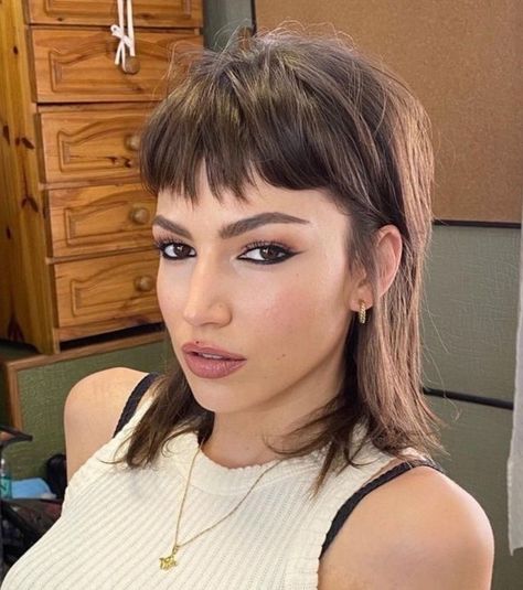 Baby Bangs Long Hair, Rock Hairstyles, Mullet Haircut, Punk Hair, Wolf Cut, Edgy Hair, Long Hair With Bangs, Penteado Cabelo Curto, Short Haircut