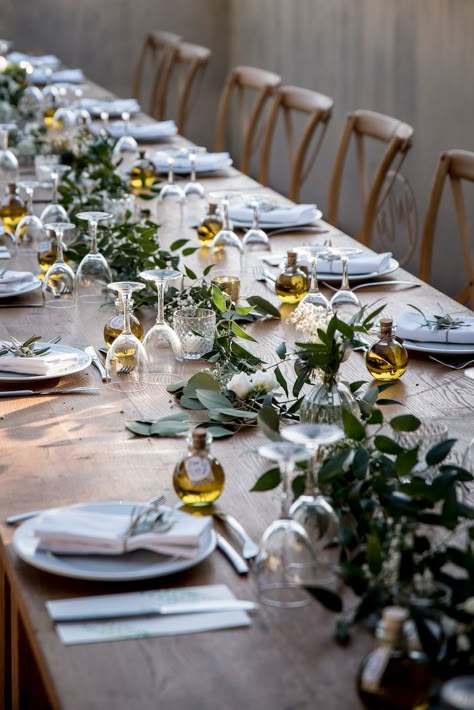 Décoration de mariage champêtre chic Table Champetre, Herb Wedding, Olive Wedding, Mediterranean Wedding, Provence Wedding, Event Inspiration, Wedding Table Settings, Wedding Mood Board, Wedding Mood