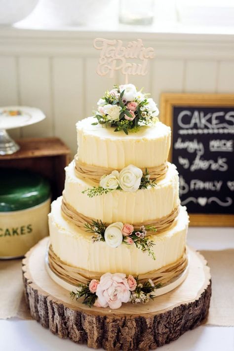 Country Wedding Cake, Cream Wedding Cakes, Rustic Wedding Cakes, Winter Wedding Cake, The Wedding Cake, Amazing Wedding Cakes, Wedding Cake Rustic, Rustic Wedding Cake, Cream Wedding