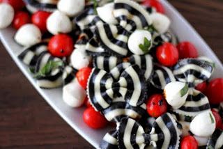 White Party Foods, Birthday Pinterest, Halloween Pasta, Caprese Pasta Salad, Halloween Menu, Caprese Pasta, Halloween Party Dinner, Bad Company, Halloween Dinner