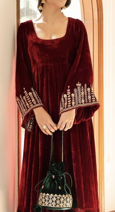 Velvet Traditional Dress, Velvet Dress Designs Pakistani, Velvet Sari, Velvet Anarkali Suits, Anarkali With Palazzo, Velvet Pakistani Dress, Red Anarkali Suits, Velvet Dresses Outfit, Dress Design Pakistani