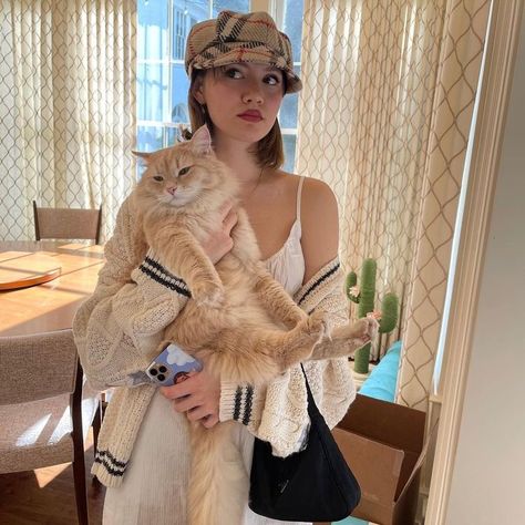 Iris Apatow, Dream Style, Cat People, Girl Next Door, Lace Tops, Types Of Fashion Styles, A Cat, Ideas Style, Home Ideas